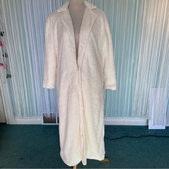 Pretty Little Thing Cream Faux Fur Maxi Coat Size US 2 NWT - Picture 5 of 17
